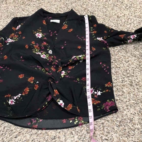 Revolve Heartloom Top Size Medium Black Floral Twist Front Blouson Sleeve - Picture 9 of 10